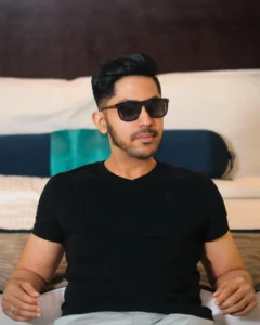 Who is Kuldeep Singhania